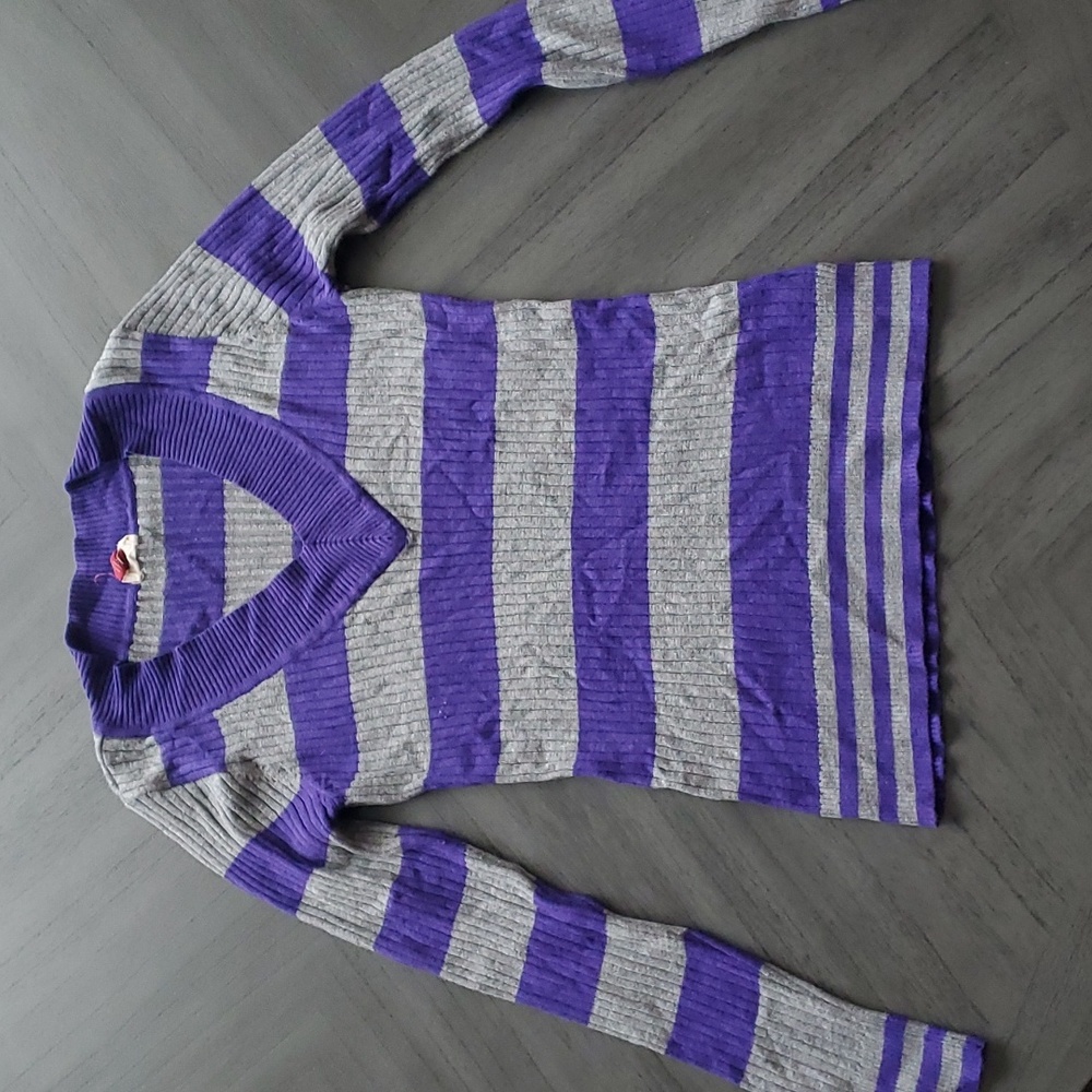 L.E.I Sweater V-Neck - Picture 5 of 6